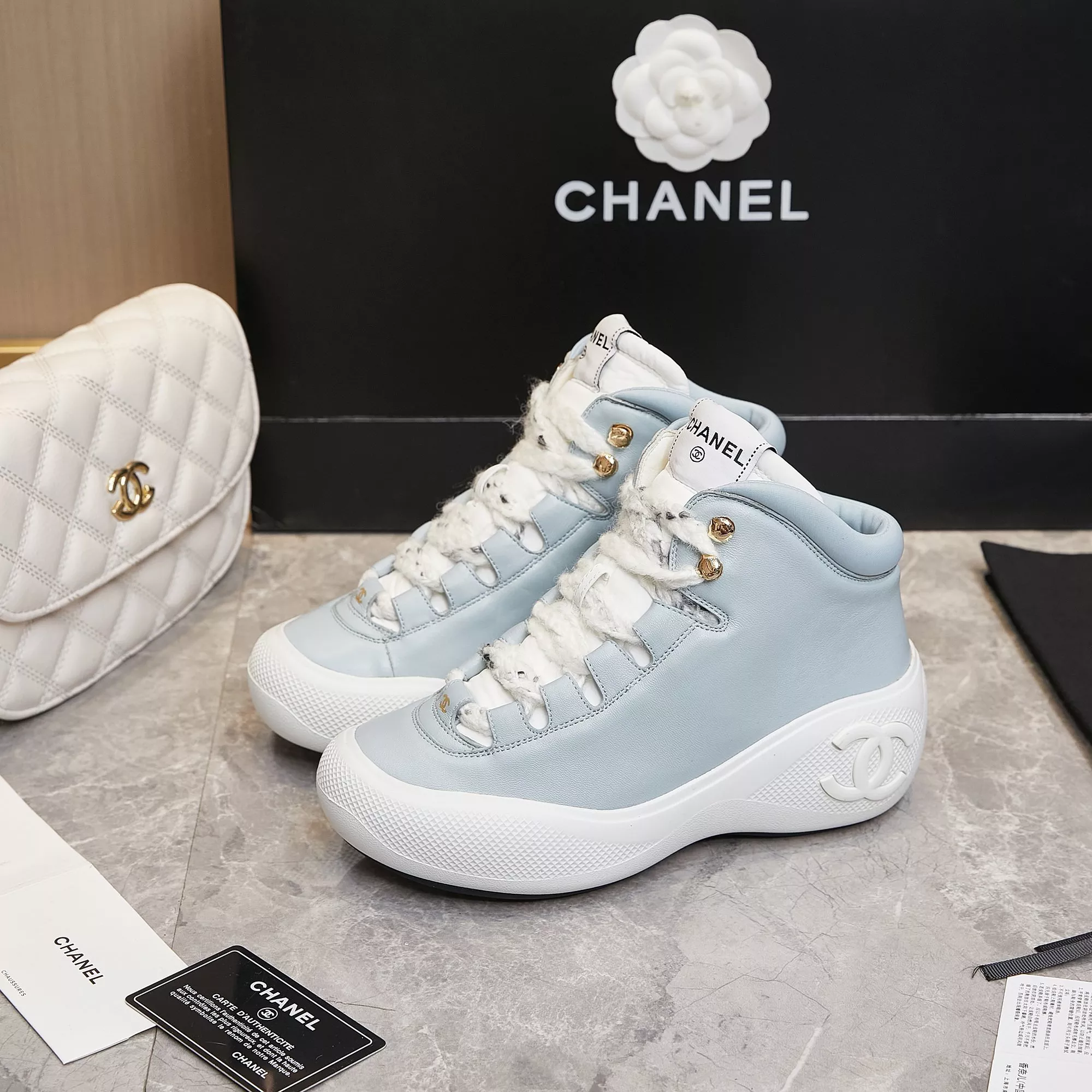 chanel high tops chaussures pour femme s_12761653